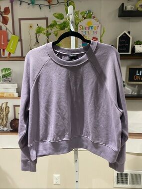 torrid Lavender Boxy Crewneck Sweatshirt size 1 cropped. Ptp is 25